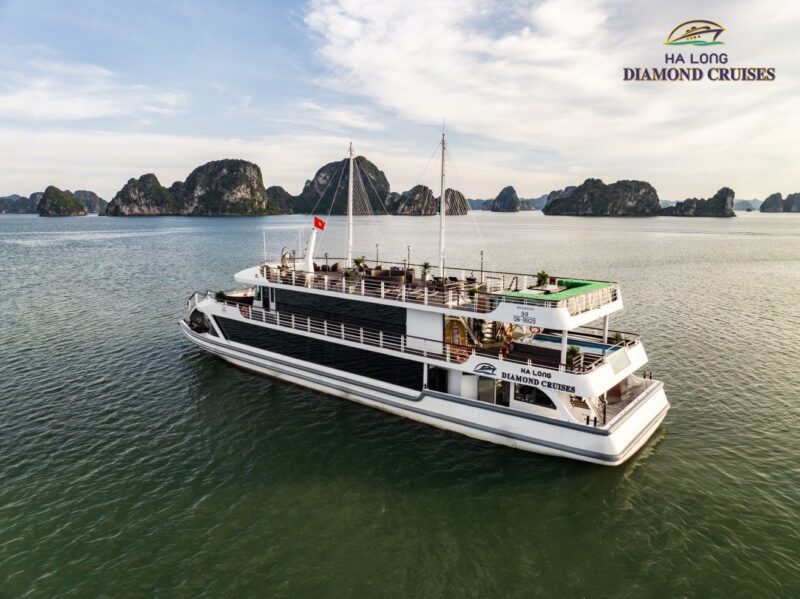 Du thuyền bữa tối Hạ Long Diamond Cruise