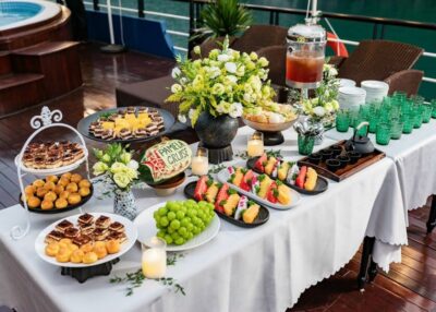 Du thuyền Pamela cruise bữa trưa buffet