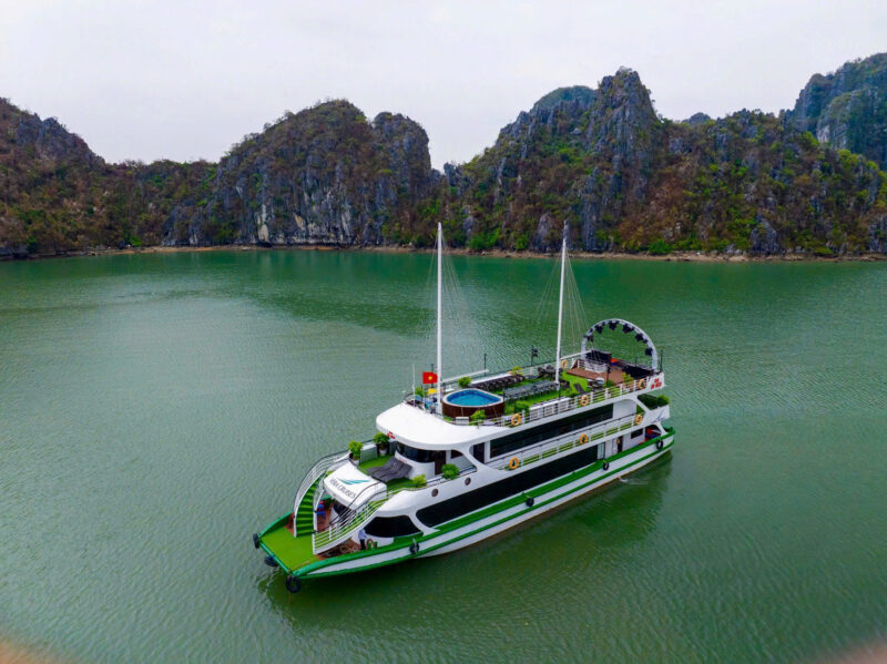 Du thuyền Vera Cruises Hạ Long