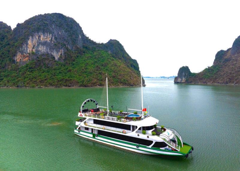 Du thuyền Vera Cruises Hạ Long